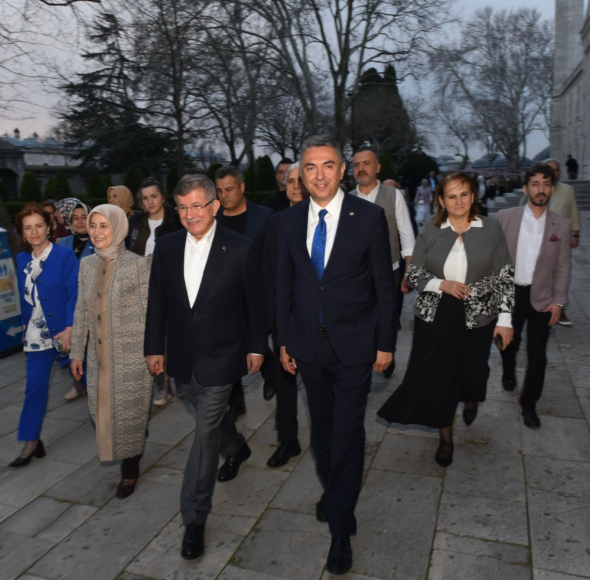 Süleymaniye’nin Manevi Atmosferinde Bereketli Bir İftar

Genel Başkanımız Prof. Dr. Ahmet Davutoğlu ve kıymetli eşi Dr. Sare Davutoğlu başta olmak üzere, genel başkan yardımcılarımız, milletvekillerimiz ve İstanbul teşkilatımızın değerli mensuplarıyla birlikte, Ramazan’ın birlik