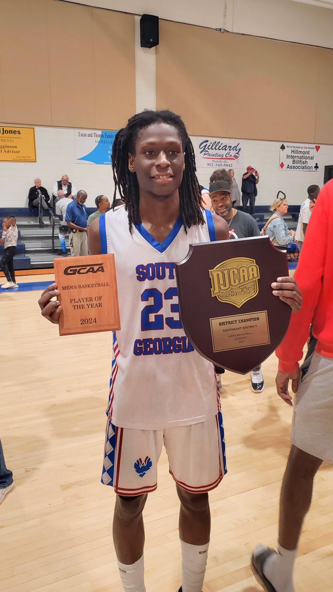 Rainey1A's tweet photo. A HUGE Congratulations to the Player of the Year @heydevloaded and the South Georgia State College Hawks on their big CHAMPIONSHIP win!!๐๐ฅ๐ฅ๐ฅ #whoot #devonrainey #yalldidit #welldeservedwin #thechamps #hardworkpaidoff #proudmama https://t.co/nR5iXcOvzV
