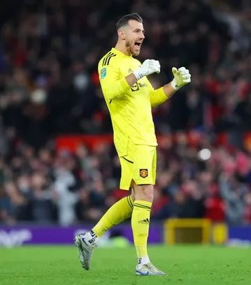 Congratulations to ex-red Dubravka, the now league cup double winner. 👀🏆