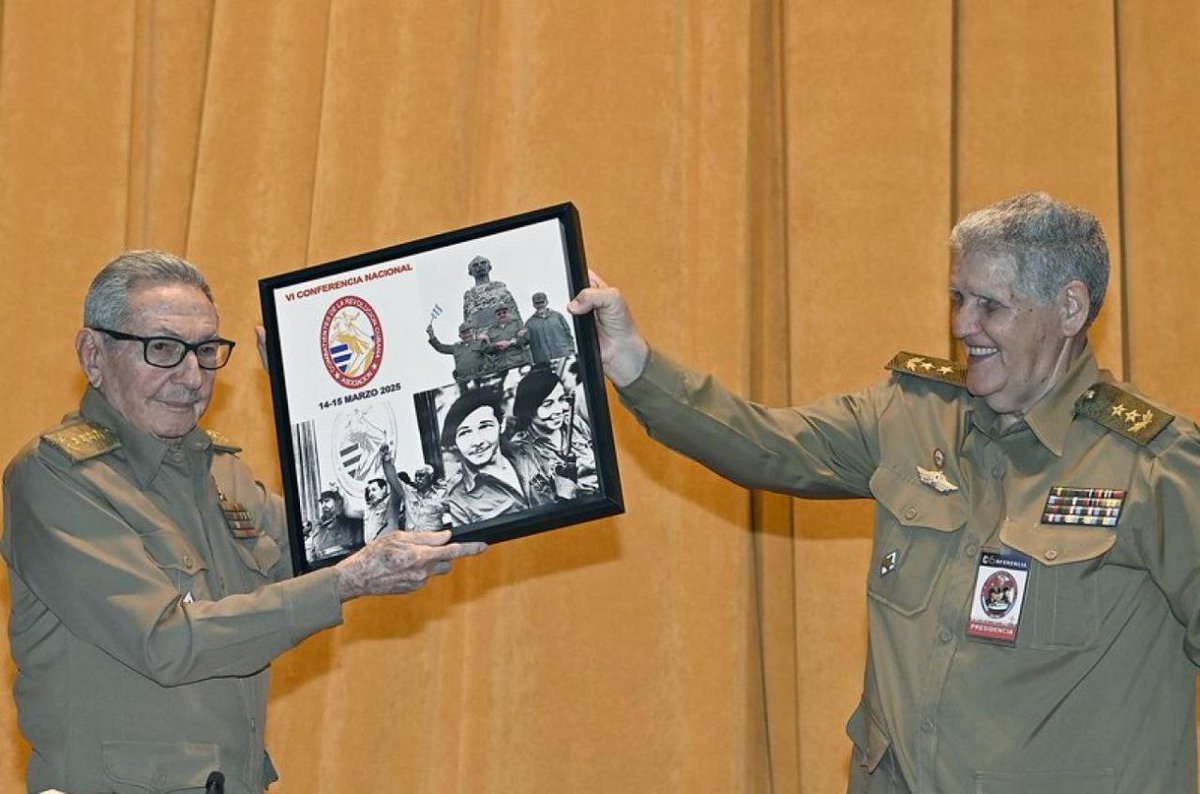 MayraArevich's tweet photo. Felicidades a #Raul y a nuestros combatientes de ayer y de siempre,  de la gloriosa Asociación de Combatientes de la Revolución cubana. ¡Cuánta historia atesoran sus miembros, y especialmente, cuánto hermoso ejemplo! ¡No les fallaremos!
#CubaViveEnSuHistoria https://t.co/3m7T2lvEOE