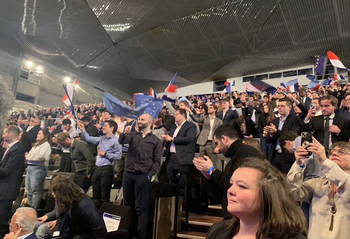 Élus, cadres, militants, adhérents, sympathisants des Hauts-de-Seine réunis en force autour d’<a href="/EPhilippe_LH/">Edouard Philippe</a> <a href="/HorizonsLeParti/">Horizons</a> pour le Congrès de Lille. Des lignes et une méthode claires pour 2027 !