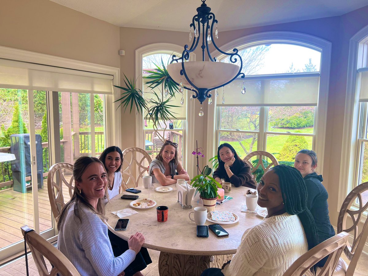 Laura Bukavina tweet media