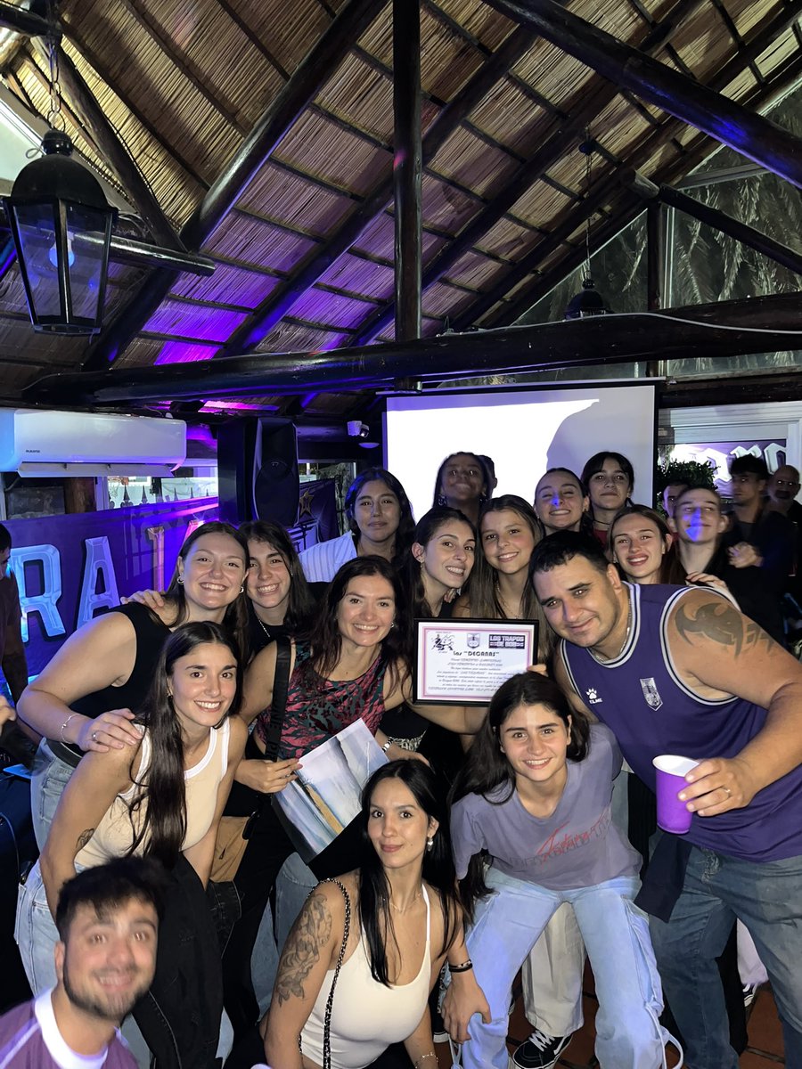 Defensor Sporting - Basquetbol Femenino (@dscfemeninoo) on Twitter photo Muchas gracias <a href="/VioletaVengador/">vengador violeta</a> por el reconocimiento a las Decanas y por el apoyo en toda la liga!🙌🏽💜 Muchas gracias <a href="/VioletaVengador/">vengador violeta</a> por el reconocimiento a las Decanas y por el apoyo en toda la liga!🙌🏽💜
