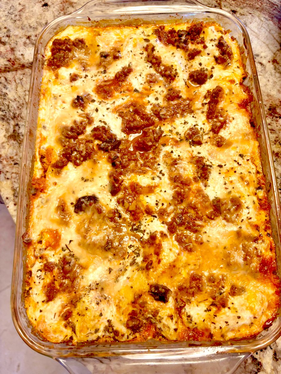 markbrantley3's tweet image. Decided to cook lasagne today using local minced beef. Haven’t made this dish in years but it came out beautifully #MenCanCook