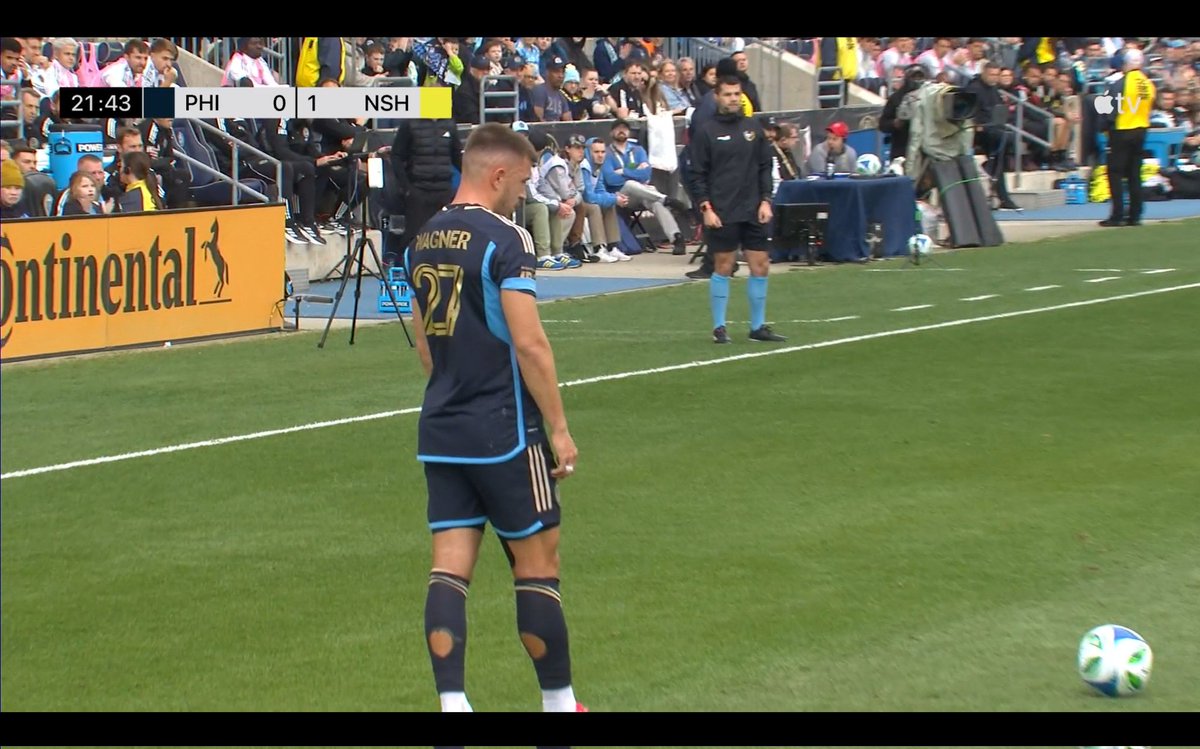 JoserNunez91's tweet image. Ripped socks have to be one of the worst trends to have ever happened in soccer/football/futbol.

Nonsense.

#doop #MLS