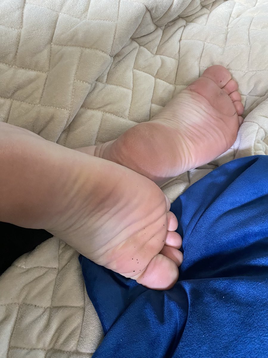 Deezfeetsies's tweet photo. @Sticks_soles @theyloveLuna21 @Frankiesfeetss https://t.co/YqNZghBI6k