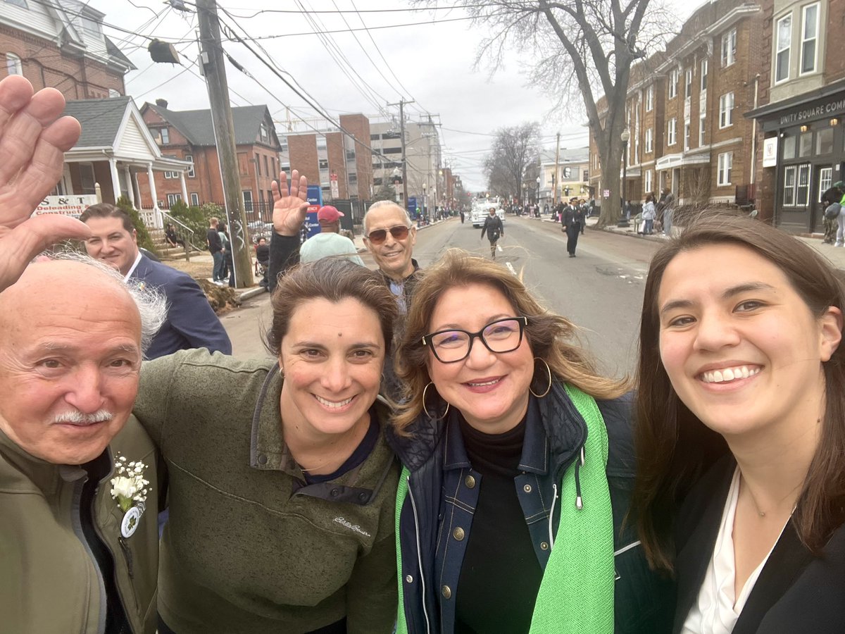 carolinetanbee's tweet photo. Happy St. Patrick’s Day, New Haven! https://t.co/lvjGD7Nrp3