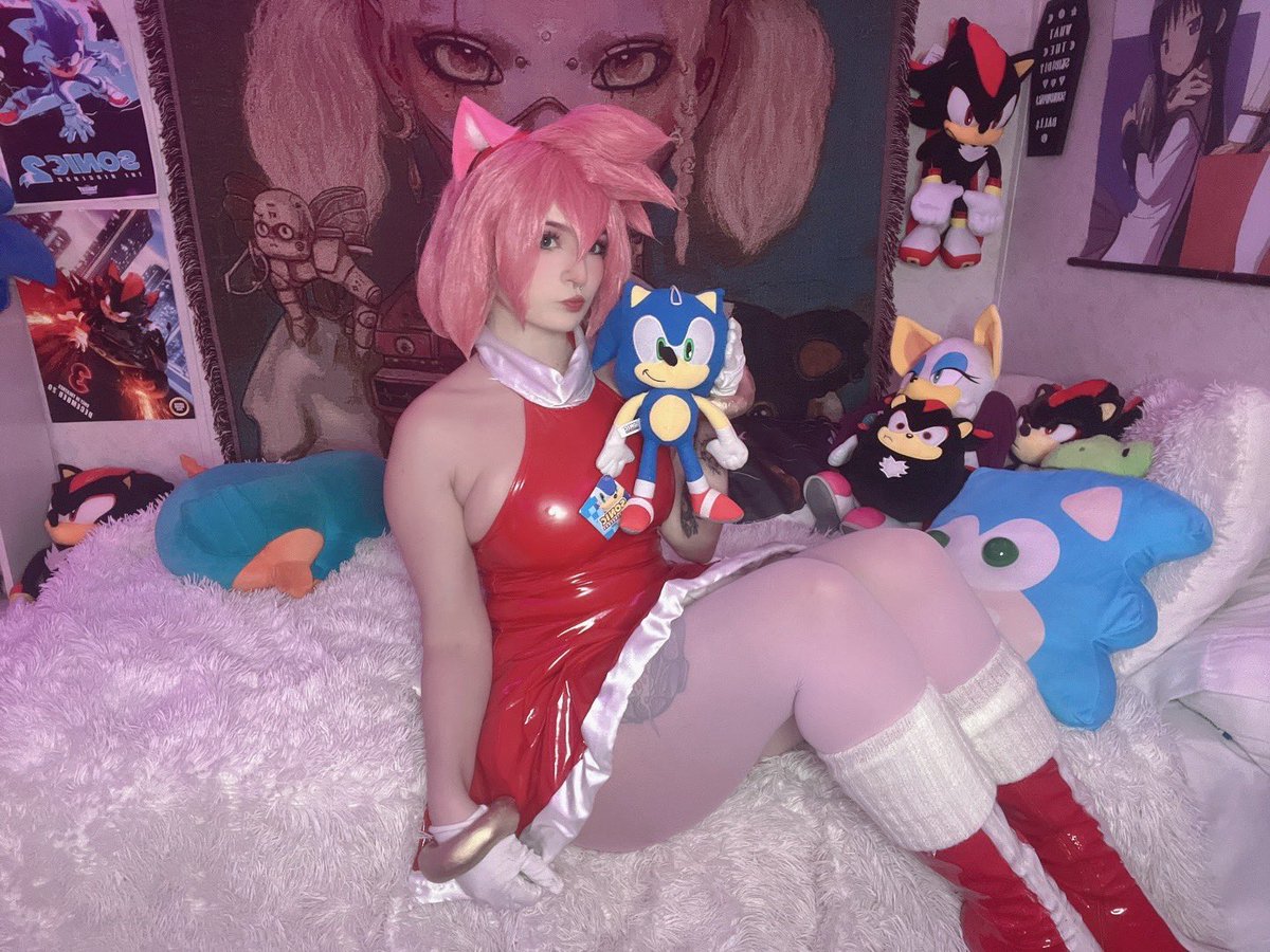 Me when I’m Amy or something 

#SonicTheHedgehog #soniccosplay #cosplay #amyrose #amyrosecosplay