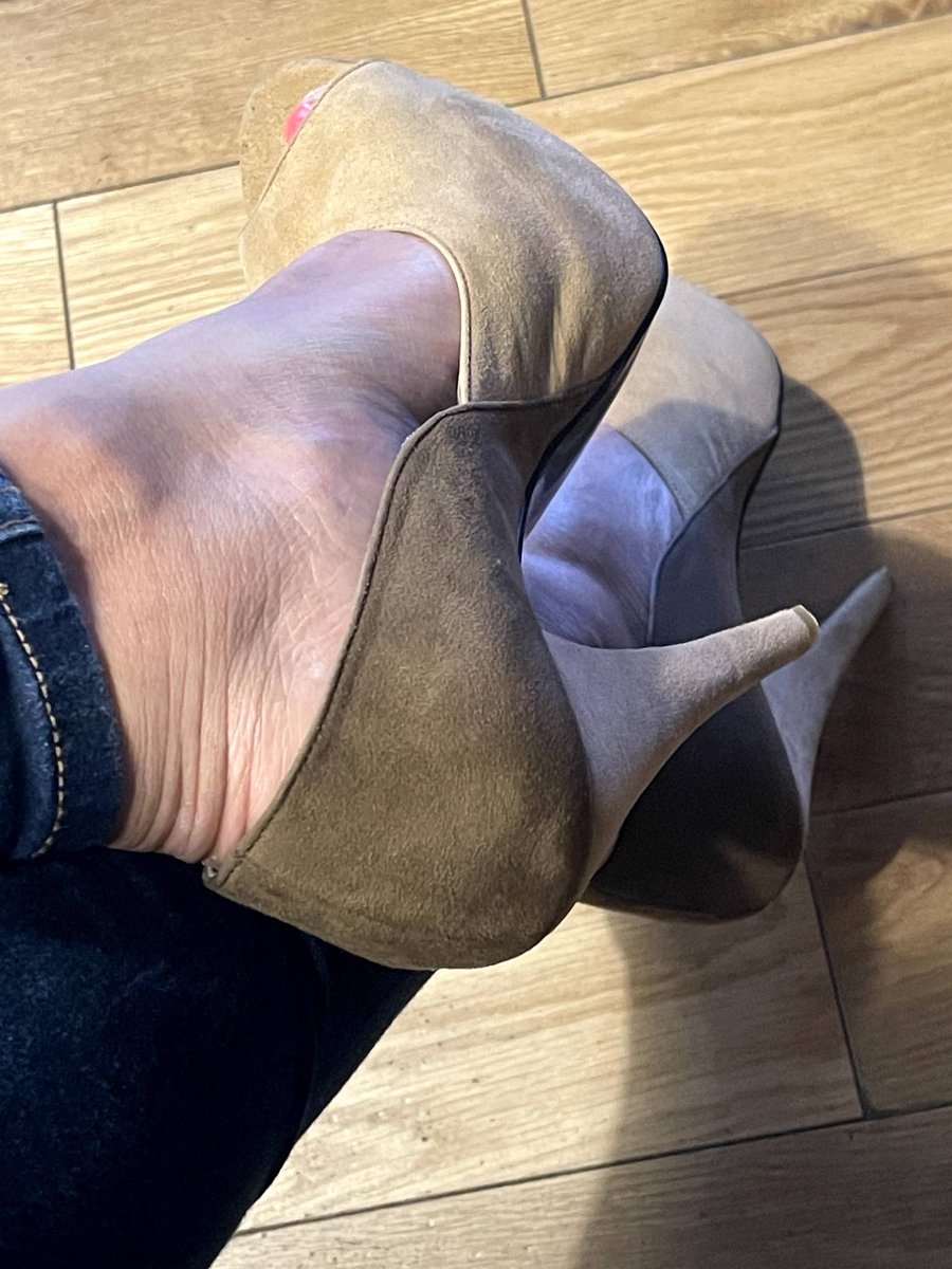 ChokoViM's tweet photo. Extraño mis zapatillas 😢 https://t.co/xuim0Sy2ql