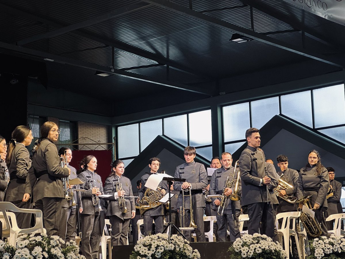 LosdelPerdon's tweet photo. ¡Gracias a todos por hacernos disfrutar del día de ayer! 🩶

Gracias a la organización, al público que nos acompañó y a todos los que hacen posible que la música siga sonando con tanta fuerza en nuestra tierra.

 ¡Nos vemos el próximo domingo, en nuestra casa! https://t.co/qWJQWZRMWQ
