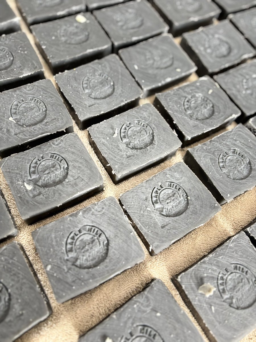 MapleHillNat's tweet photo. We formulated our Honest For Men Black Forest Beard Wash with just the right blend of ingredients to prevent fly aways and promote natural beard shine. Our ingredients won't strip natural oils and damage hair follicles. All of the natural glycerin is retained for a healthy beard. https://t.co/H9uwlUN9Nw