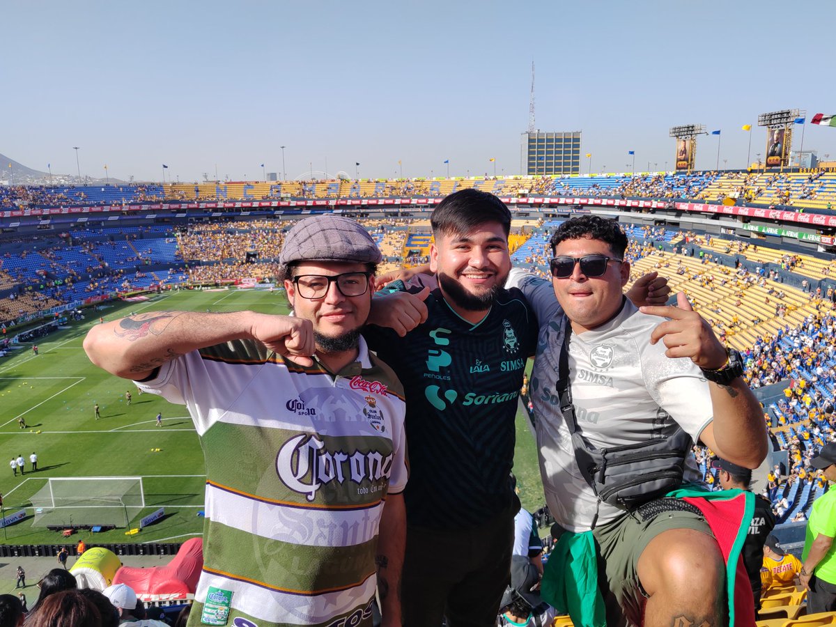 Akaereo's tweet photo. En el día de descanso fuimos a Sanicolas a seguir al @ClubSantos no ganamos pero siempre nos divertimos 🇳🇬⚔️🏟️ #LGDM #TribunaAlbiverde https://t.co/yUsXDTMbqr