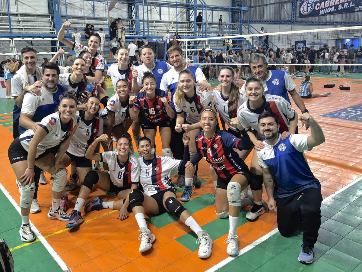 CASLAVoley's tweet image. 👊 ¡TODAS JUNTASS! 

🏆#LAF - juego 14
🆚 Sonder  
🕣 21 horas
🏟️ Club Sonder 
📍 Gálvez 1256, Rosario, Santa Fe
💻 ¡Míralo en vivo! ▶️ bit.ly/4hzEoFr

#VamosCiclón 💪💙❤️