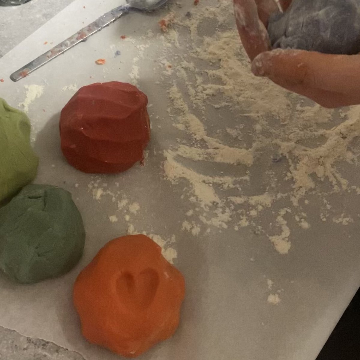kitstared's tweet photo. very hungry caterpillar cookies🐛 https://t.co/gzl57laqIz
