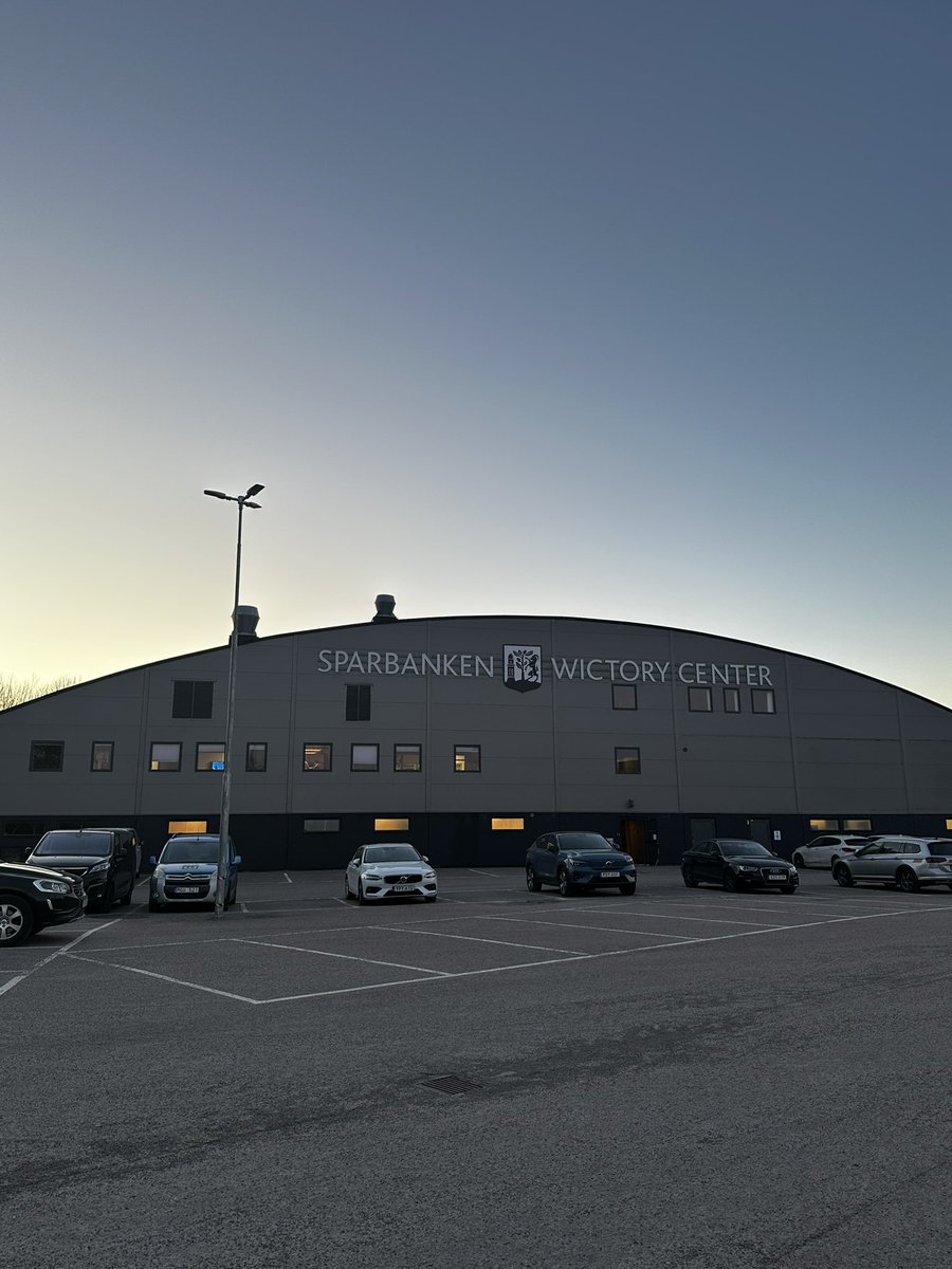 Tyvärr gick slutspelståget för damerna i <a href="/WarbergIC/">Warberg IC</a> 💙. Idag riktigt svagt på alla håll från hemmalaget 😬. Karlstad vinner fullt rättvist. #innebandy