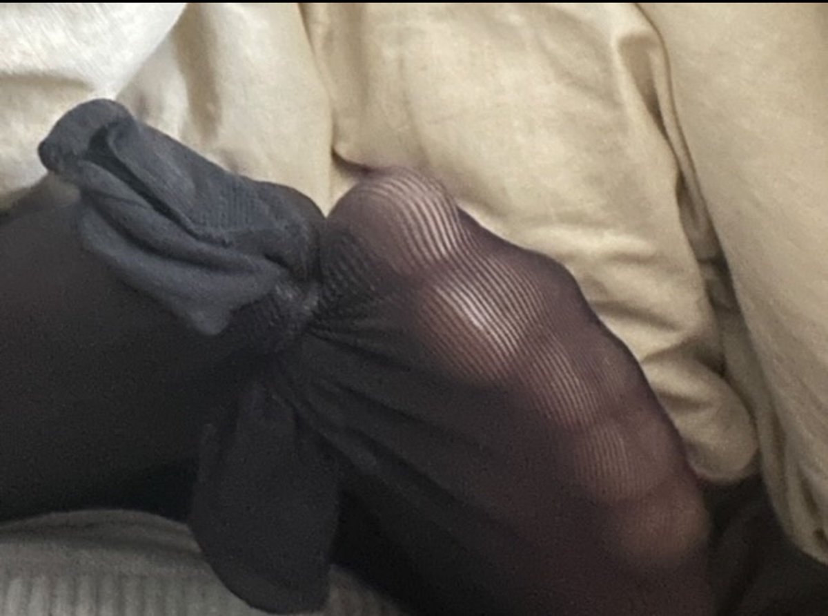 Feetluxe99's tweet photo. Nylon 

•#FeetPics
•#FeetLover
•#FeetForSale https://t.co/DLK3QQss27