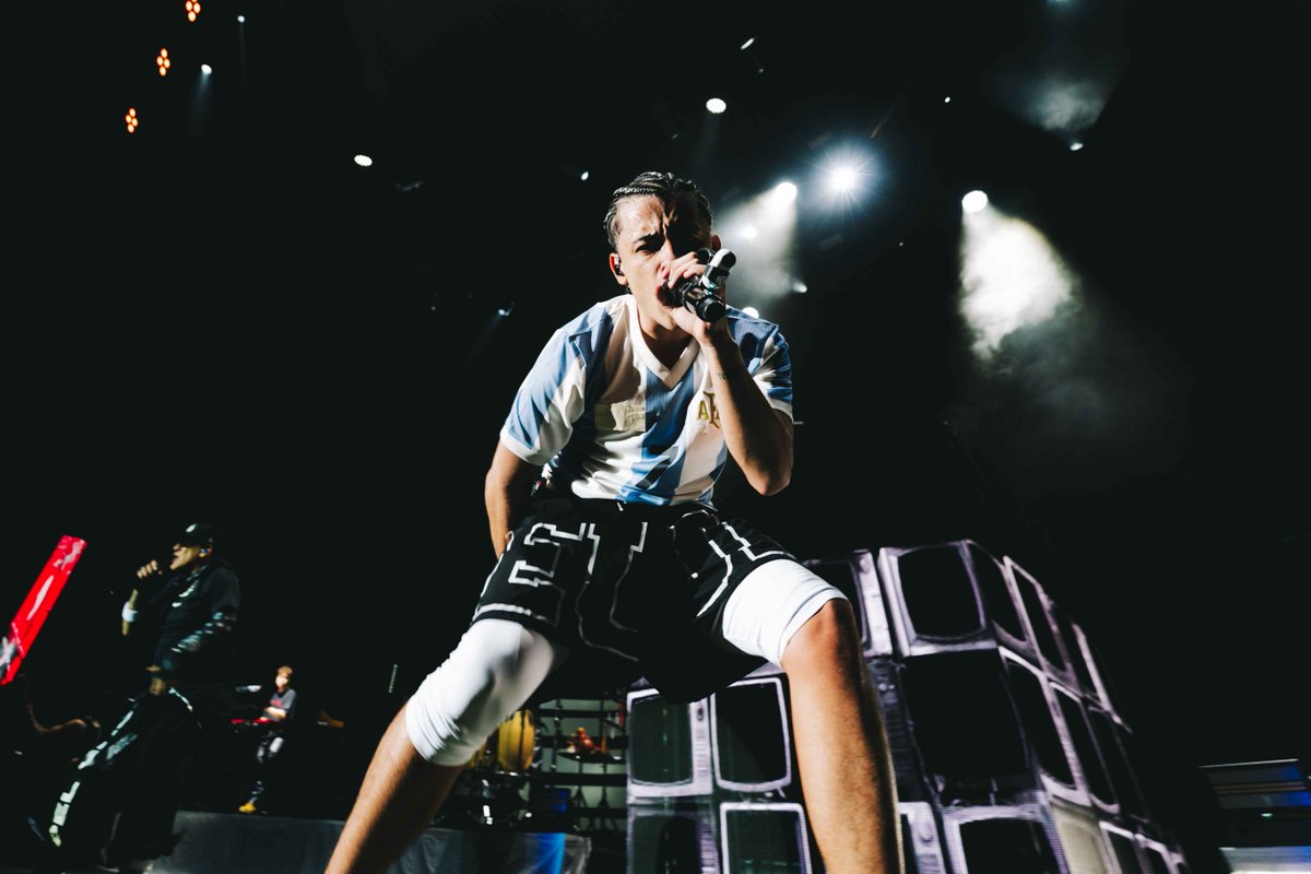 El último baile de <a href="/TruenoOficiaI/">TR1 ⛈</a> en #Madrid.

Desde el barrio de Boca, el artista argentino presentó ante un <a href="/MovistarArenaEs/">Movistar Arena España</a> hasta arriba su último trabajo discográfico.

¡Lee nuestra crónica por <a href="/luuciamonsalve/">Lucía</a> en #WegowMag!

📸 de Manu Pasik
📲 f.mtr.cool/rnjilbsjcb