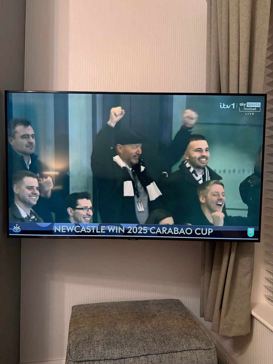 Hannah Ayres tweet media