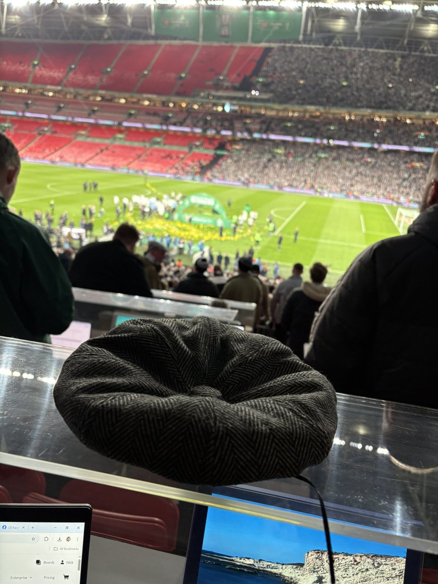 Charlie Bennett tweet media