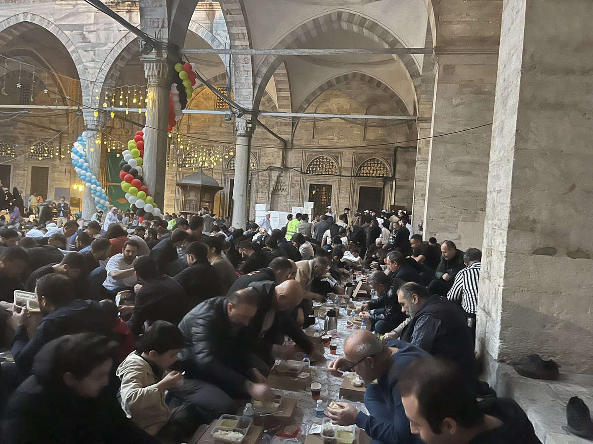 LHANOrhan's tweet photo. 7 Hilal 🌙 derneğimizin Geleneksel Medine Usulü İftarlarında dostlarla birlikteydik.
Bizlere Medine-i münevvere yi yaşatan derneğimize teşekkür ediyoruz 
Allah kabul etsin Rabbim tüm mazlumların yardımcısı olsun https://t.co/W1maVVnMVf