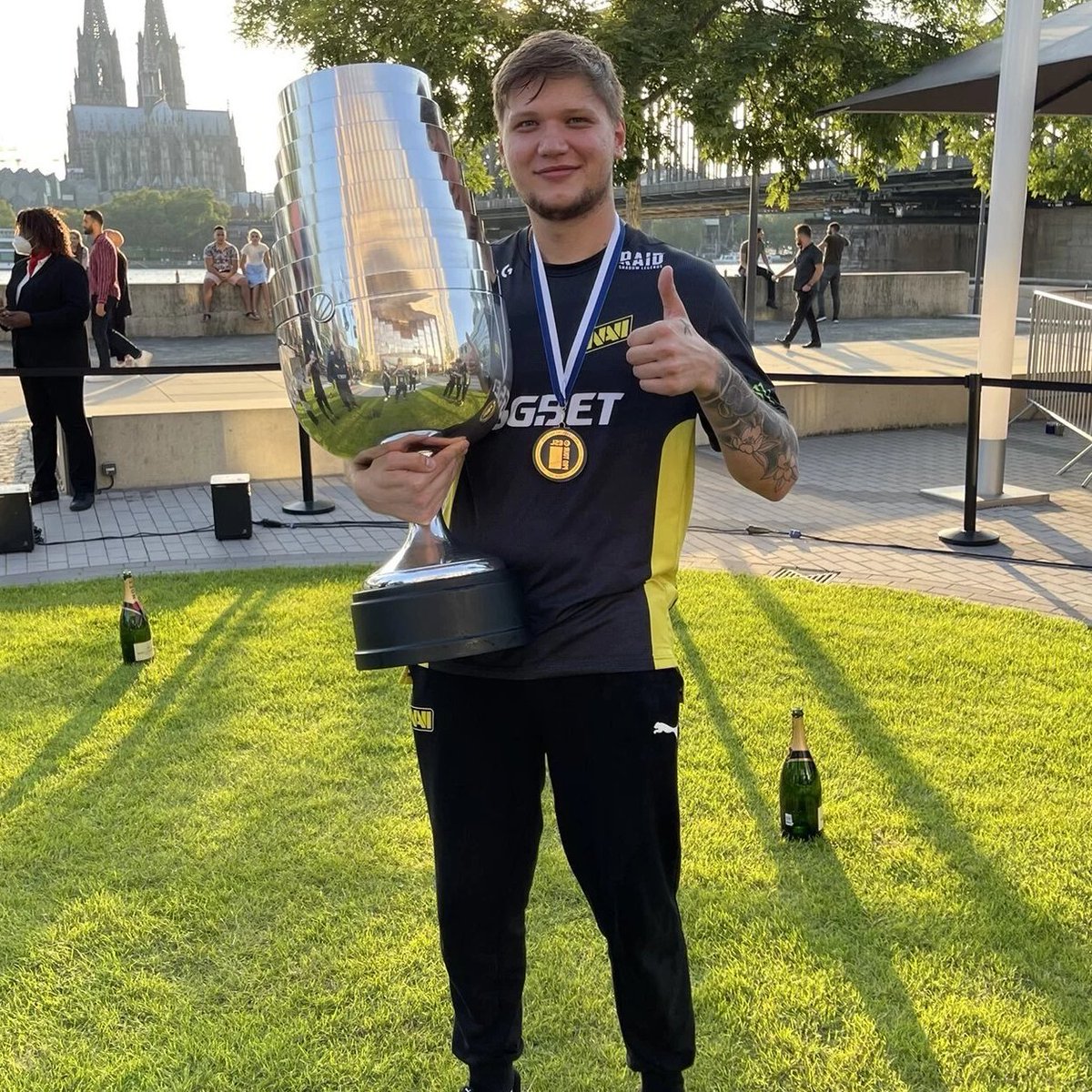 ZywOo after surpassing s1mple in total MVPs:

"I don't care"