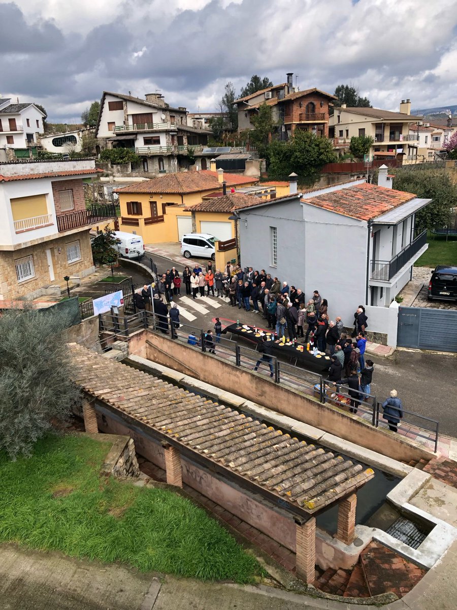 CAMcellera's tweet photo. Caps de setmana plens d’activitat al nostre poble! Diumenge passat amb una nova festa de la matança del porc i avui celebració del Bicentenari del Rec Gros. Felicitats a la Comunitat de Regants del Molí de la Pardina i la Riera d’Osor! https://t.co/xWBOO1eRkX