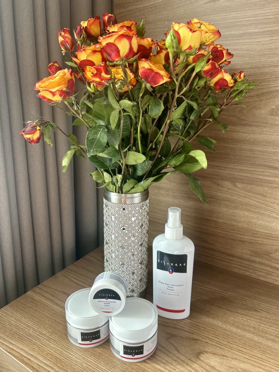 saveyourface's tweet photo. Vistreae Beauty the Ageless   Products 🇨🇦 are made with plant-based ingredients, nothing is made from synthetic petrol based chemicals. Free shipping on line offers.  Nourishment for your skin and powerful results. Made in Canada for you. https://t.co/ZyEN6kKmPY https://t.co/kG46DnTLNj