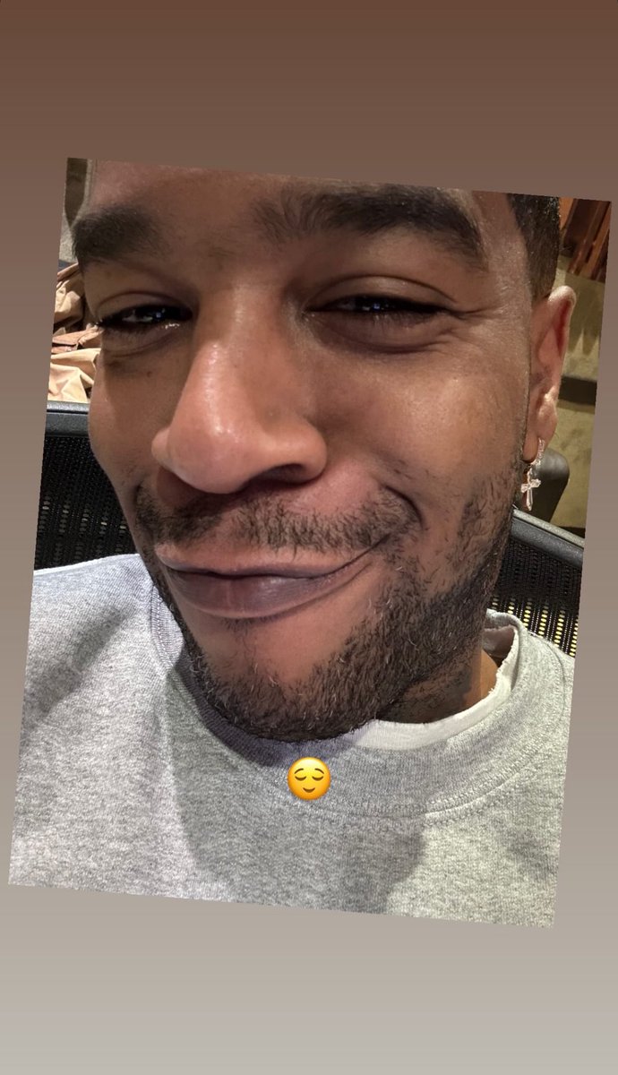 hourlycudi's tweet photo. https://t.co/XuJxNXGte5