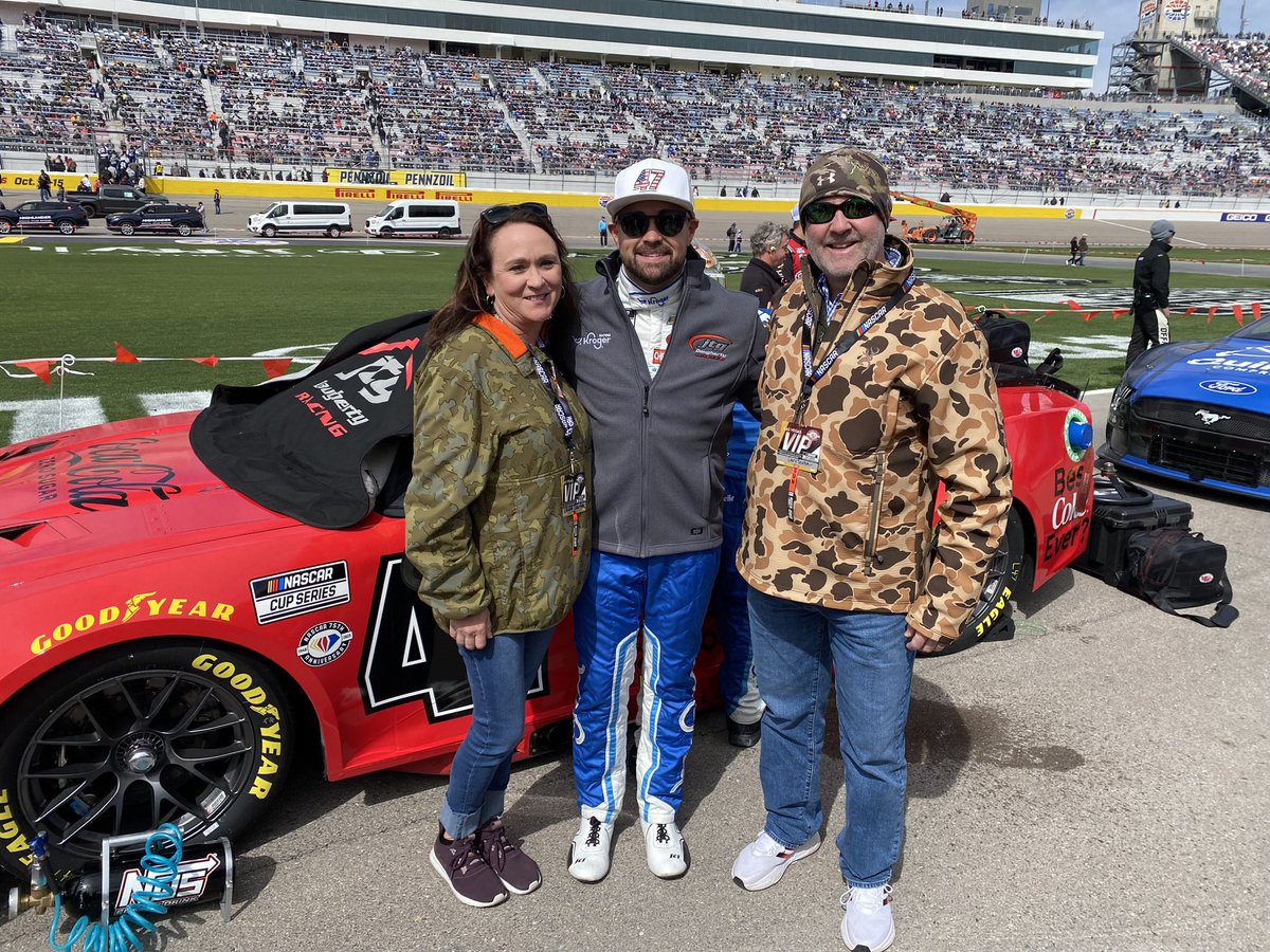 lauradteuton's tweet photo. In honor of the  NASCAR race in Vegas today, a memory from two years ago… what a fun day!   Probably won’t be this close when we go to @TALLADEGA next month @StenhouseJr @HYAKMotorsports, but picked a race a little closer to home this year.   #Mississippigirl #letsgoracingboys https://t.co/b4osAyfjwD