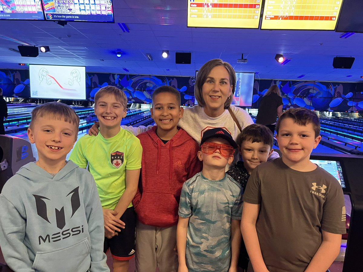 parkelemsch's tweet photo. Lucky to be with these lads and ladies today for some Park bowling!#WeAreChardon https://t.co/YQgtSrxQH0