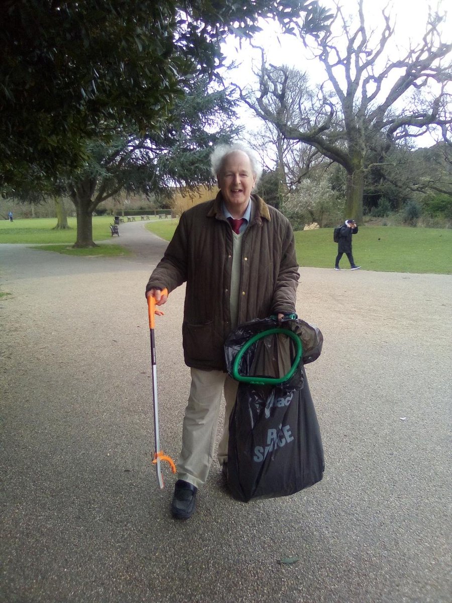 SPUGHackney's tweet image. Fantastic little pick up session in Springfield Park @SPUGHackney Secretary @sartain_stephen "Big Thank you to Deborah for taking the lead and everyone who came to help keep our lovely park clean @hackneycouncil Parks Staff - please come and visit and enjoy our beautiful park"