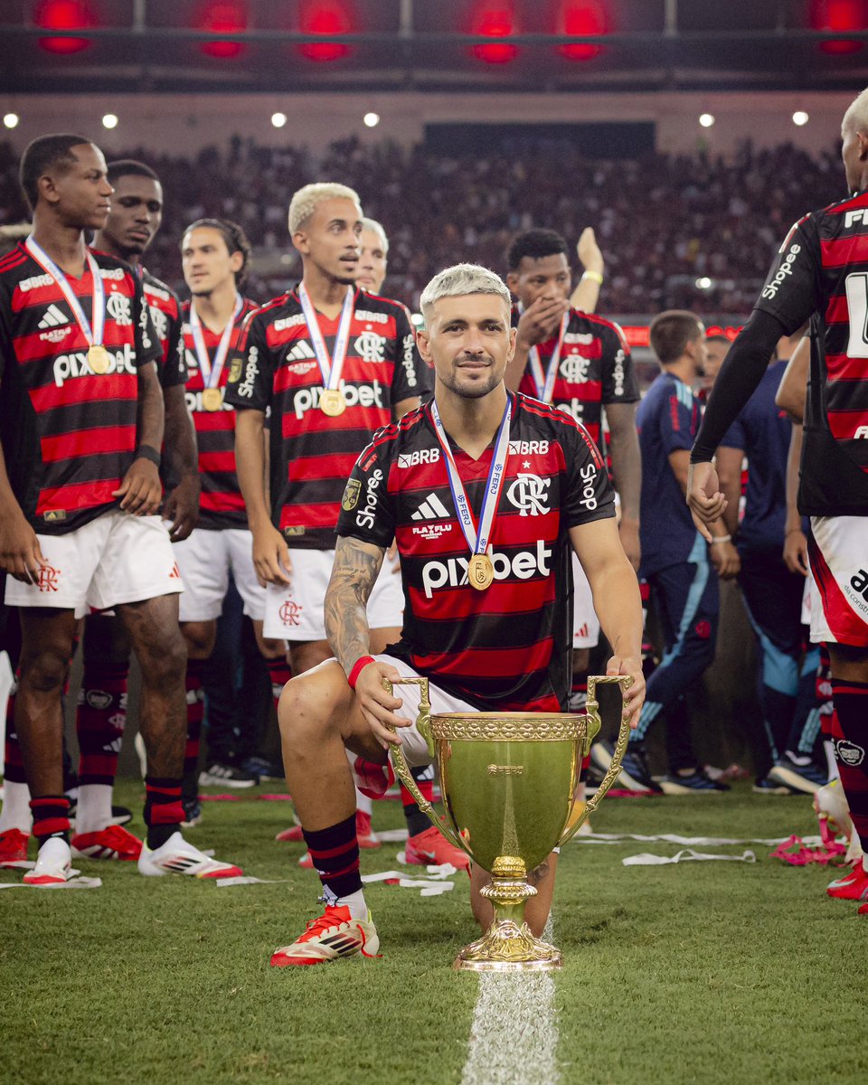CentralFlaNacao's tweet photo. OBRIGADO POR ME FAZER FELIZ, FLAMENGO ❤️🖤 https://t.co/CwDdmg9ZWg