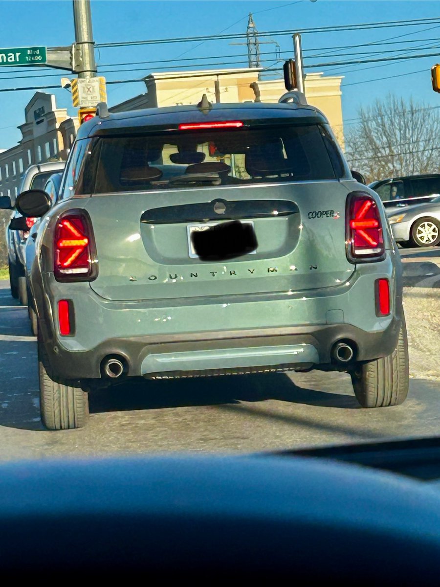 shutupptj's tweet photo. This uwu eyed looking car just pissed me off for some reason https://t.co/qZKzqt78WM