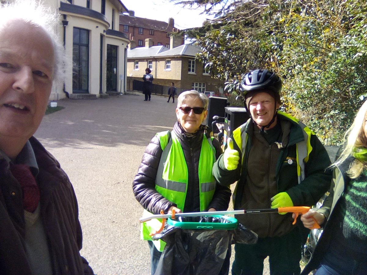 SPUGHackney's tweet image. Fantastic little pick up session in Springfield Park @SPUGHackney Secretary @sartain_stephen "Big Thank you to Deborah for taking the lead and everyone who came to help keep our lovely park clean @hackneycouncil Parks Staff - please come and visit and enjoy our beautiful park"