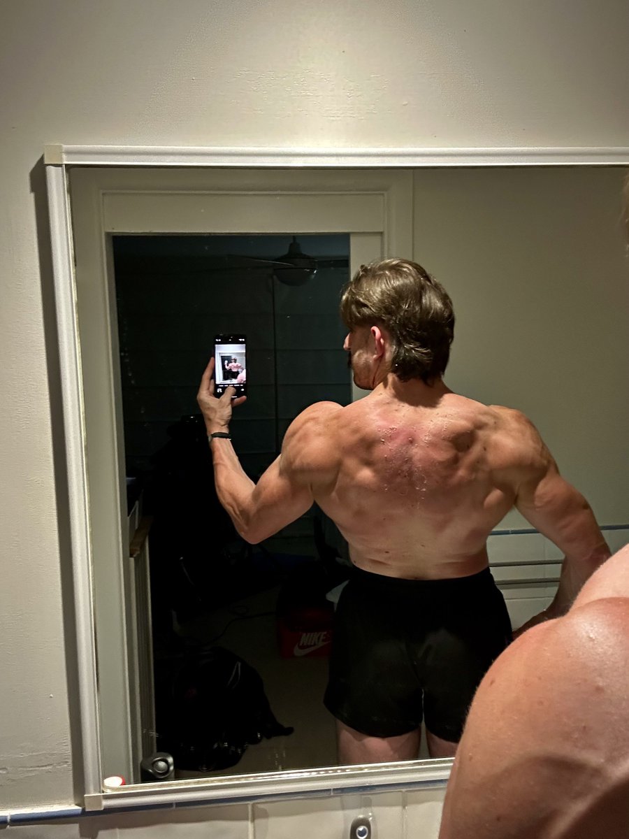 timthebeastpl's tweet photo. How are my back gains looking fam?
•
•
•
•
#powerlifting #powerlifter #rawpowerlifting #rawpowerlifter #aesthetics #aesthetic #gym #gymmotivation #fitnessaddict #FitnessMotivation #shredded #stayshredded #beastmode #powerliftingmotivation #DOWORKSON @stayshredded_ https://t.co/RfK4BKHwvH
