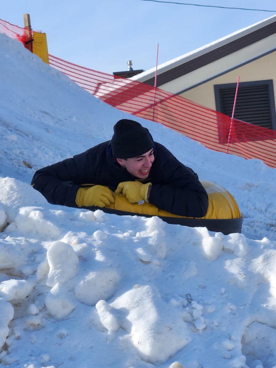 fbx_IceDogs's tweet photo. Some of the boys had a blast tubing out at Birch Hill on Fort Wainwright today, a great place to finish off Military Appreciation weekend and have some fun, Alaskan winter style!

#FairbanksIceDogs #Fairbanks #Alaska #Hockey #FortWainwright #MilitaryAppreciation #BirchHill https://t.co/wBA6YCr2NO
