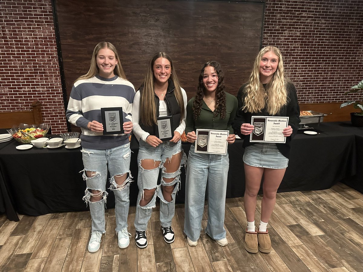 BrianFulton34's tweet image. That’s a wrap on the 2024-2025 season. Thanks to the Booster and Red Creek Grille for helping put on a great banquet.
@RHSCourtsideCLB @Riverside_athl