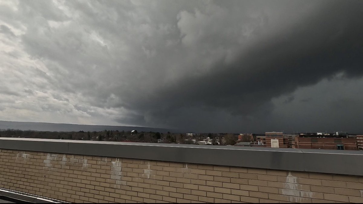 StormChaseTeam's tweet image. Happy #StormySunday ☔️ Today, a severe weather warned squall line passed through State College, PA ⛈️ Wind gusts of up to 67 mph were reported on top of Walker Building!
Credit:
Alison Sousa
Justin Hassel
Filippo Formica
Nico Wells