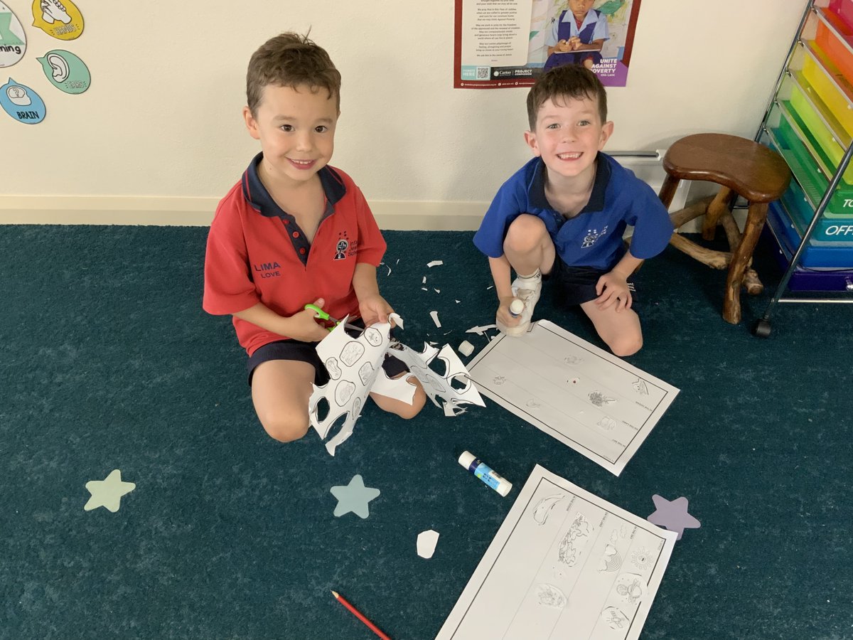 InfantJesus54's tweet image. In Science, we have been exploring Earth and Space and finding out more about how we can use our senses to make observations and how we can record our observations to explain our thoughts and ideas to others. #ConnectedLearners  #InnovativeLearners #ExpectGreatThings