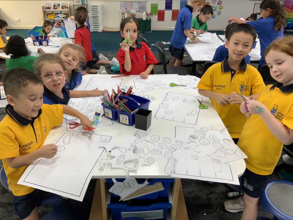 InfantJesus54's tweet image. In Science, we have been exploring Earth and Space and finding out more about how we can use our senses to make observations and how we can record our observations to explain our thoughts and ideas to others. #ConnectedLearners  #InnovativeLearners #ExpectGreatThings