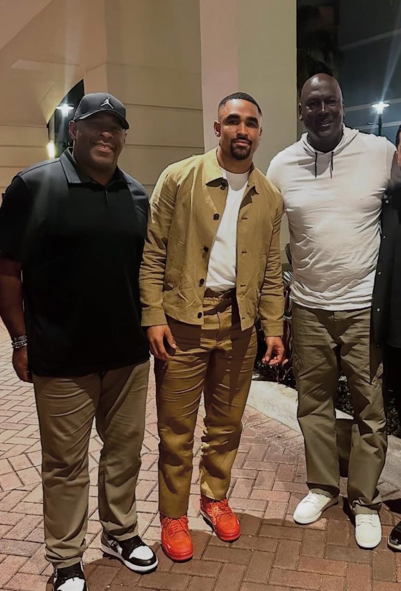 RealThomasDavis's tweet image. Love Hurts, #Eagles @deshields__ @lord_brunson