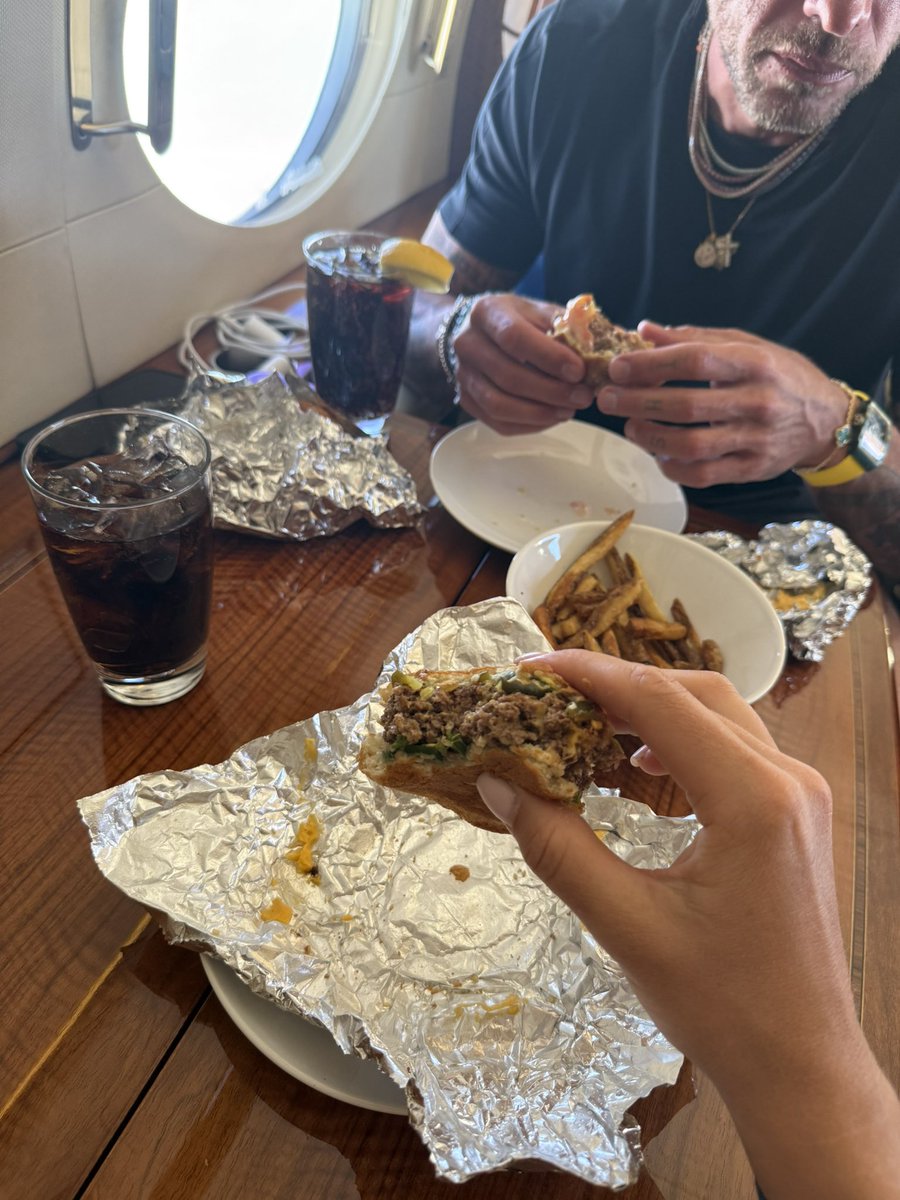 This is how we do it 🤷‍♀️😂🐷