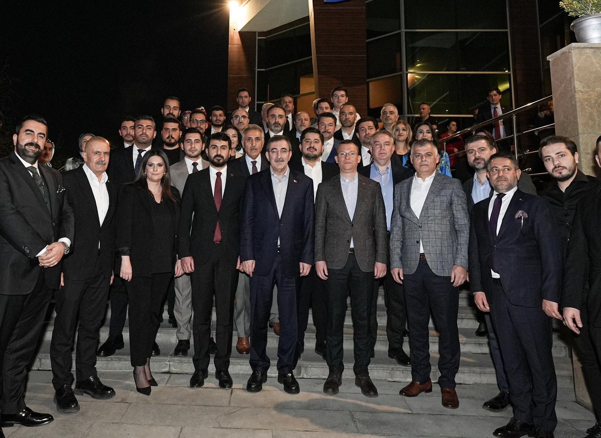 Çankaya ilçe teşkilatımızla birlikte iftar programımızda bizleri onurlandıran,
Cumhurbaşkanı Yardımcımız sn. <a href="/_cevdetyilmaz/">Cevdet Yılmaz</a> ,milletvekillerimiz,MKYK üyelerimiz ve teşkilatımızın kıymetli üyelerine teşekkür ederim.Birlik ve beraberliğimiz daim olsun! 
İYİ Kİ VARSIN ÇANKAYA’M ❤️