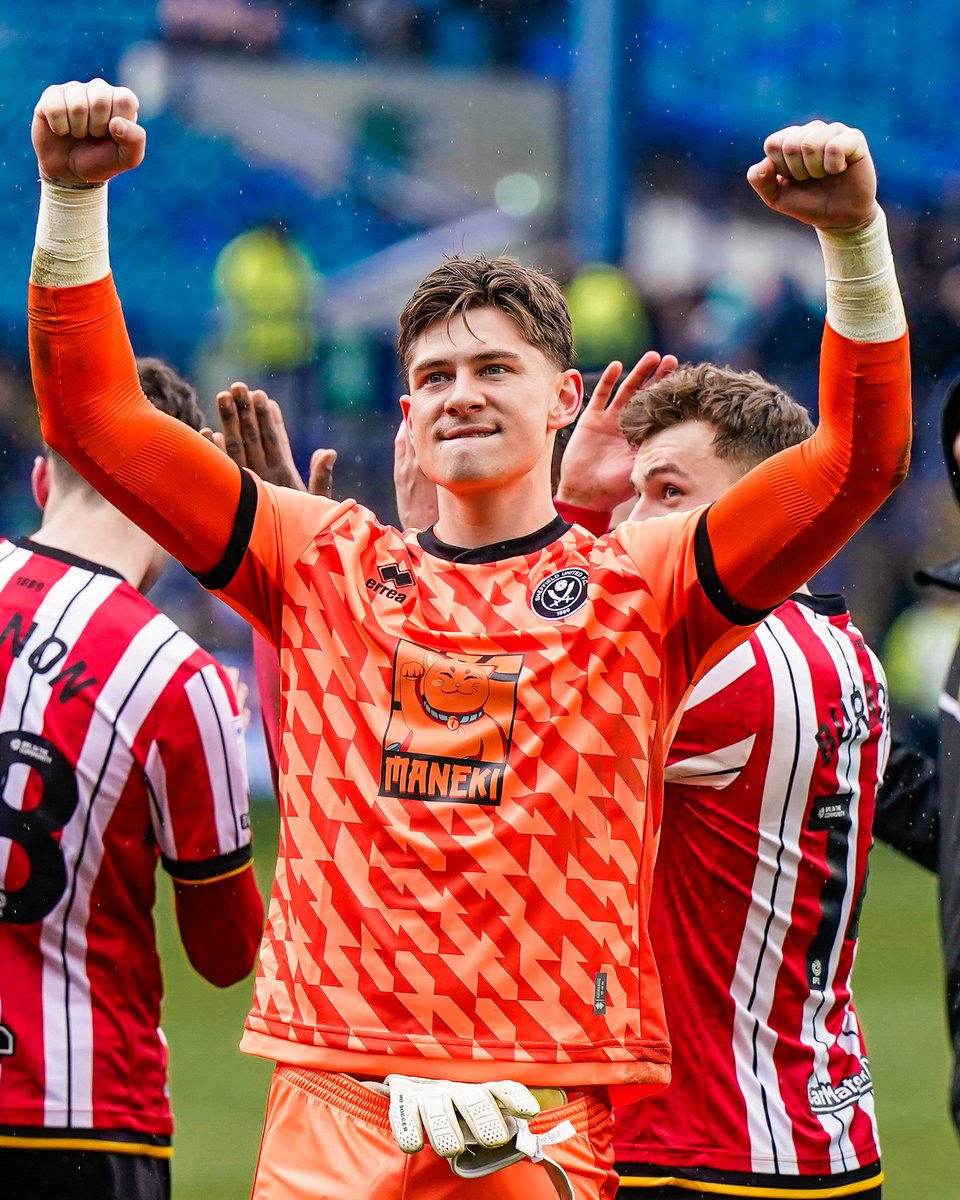SheffieldUnited's tweet photo. Picking up POTM along with a 19th league clean sheet of the season 👏

Cooooooooops 🧤 https://t.co/bwwl6le8F5