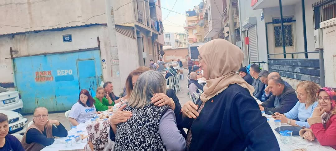 SerapEyce's tweet photo. 📍 Sokak İftarımızdayız
16/03/2025

İlçemizde yaşayan vatandaşlarımız tarafından tertip edilen #Sokakİftarına katılıp, birlikte duamızı edip, iftarımızı yaptık.

Allah kabul etsin inşallah 

#Karabağlar
#Ramazan https://t.co/FY7xuhj2J2