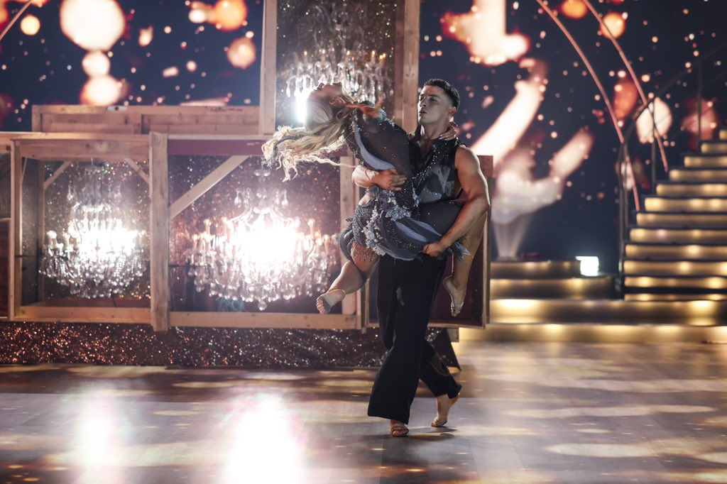 DWTS Ireland (@dwtsirl) on Twitter photo What a Showdance from Rhys & Laura 🙌
VOTING LINES ARE OPEN! Remember that only your votes count tonight! 🪩 #DWTSIRL What a Showdance from Rhys & Laura 🙌
VOTING LINES ARE OPEN! Remember that only your votes count tonight! 🪩 #DWTSIRL
