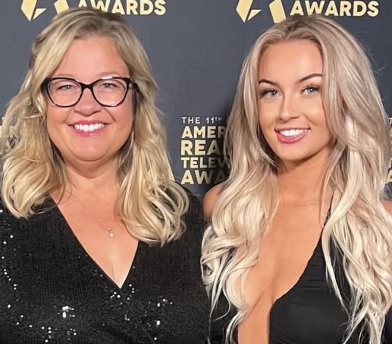 Angela &amp; Lexi Murray

Mother/Daughter from Syracuse, Utah. Angela competed on the 26th season of Big Brother where she placed 6th. She's also appeared on Let's Make A Deal, The Price is Right and House Calls with Dr. Phil. Lexi is a lashes technician living in Las Vegas.