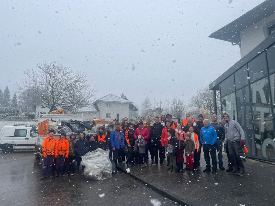 Euryanthe_M's tweet photo. J'ai participé samedi matin à l'opération nationale "J'aime la nature propre" - @ChasseursFrance. #Jlnp
Honte à ceux qui prennent la nature pour une poubelle.
♻️ Nous devons tous agir pour l'environnement.
Hors clivages partisans, félicitations aux élus qui se sont mobilisés !💪🏻 https://t.co/kGF2TMNBgv
