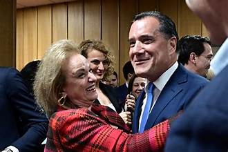 Ο Άδωνις εκβιάζει γιατρούς να μπουν στο ψηφοδέλτιο της Παγώνη

Ενωτικό Κίνημα για την Ανατροπή, 16/3/2025

Καταγγέλλουμε την χυδαία εμπλοκή του κράτους στις επερχόμενες αρχαιρεσίες της ΕΙΝΑΠ (Πέμπτη 27 Μαρτίου). Διοικητές νοσοκομείων της Αθήνας και του Πειραιά διορισμένοι από την