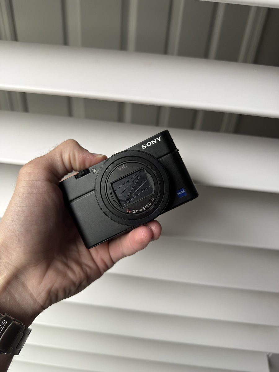 tatchitech's tweet photo. Little Sunday outing with this tiny Sony rx100 VII
The cyber truck was a paid actor @elonmusk 
#sonyrx100 #sonyalpha6000 #fujifilm
#fujifilmx100v #cameragear https://t.co/f8MCyAWapd
